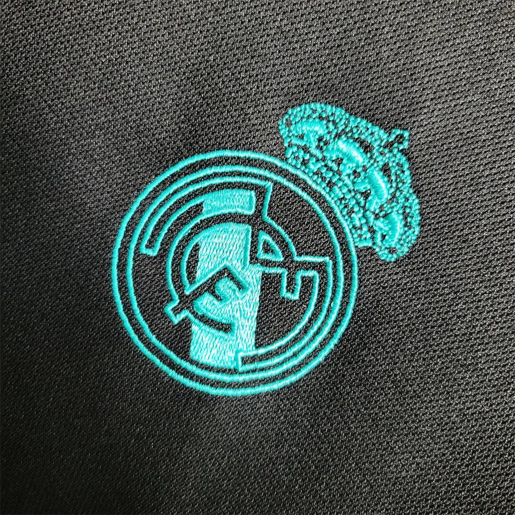 MAILLOT REAL MADRID EXTÉRIEUR 2017/2018 VERSION MANCHES LONGUES