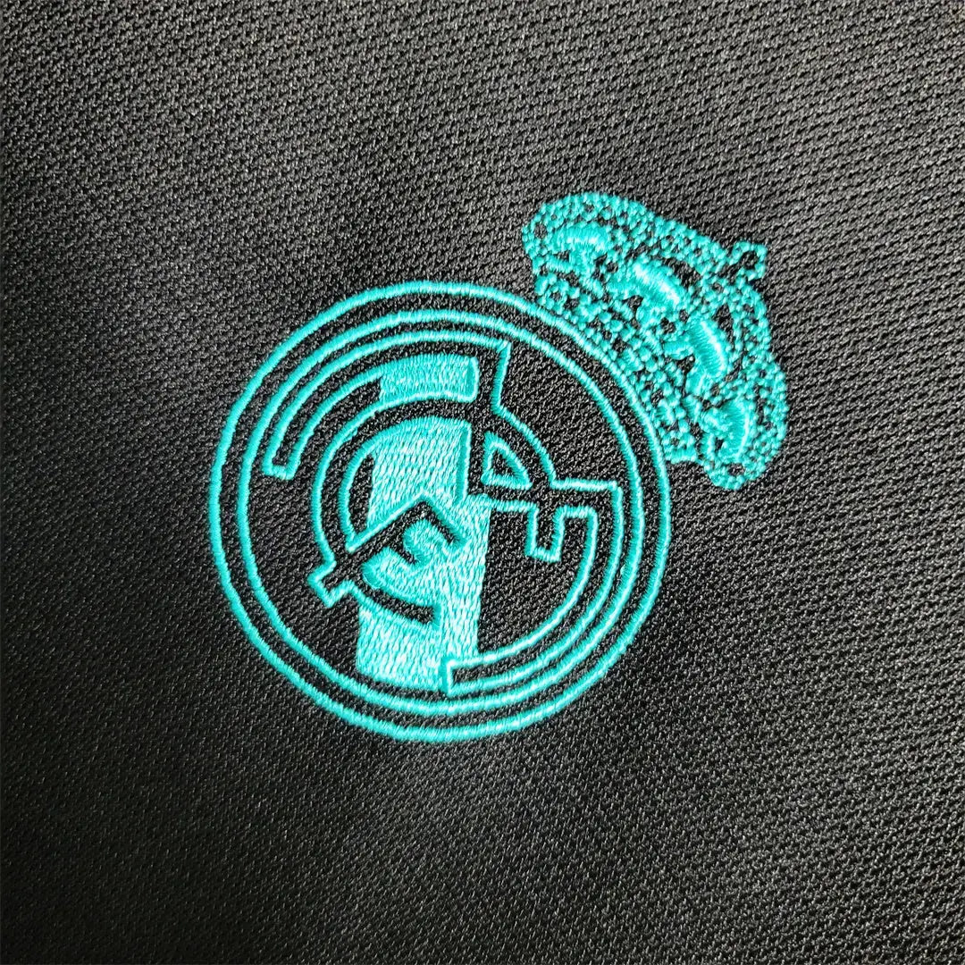 MAILLOT REAL MADRID EXTÉRIEUR 2017/2018 VERSION MANCHES LONGUES